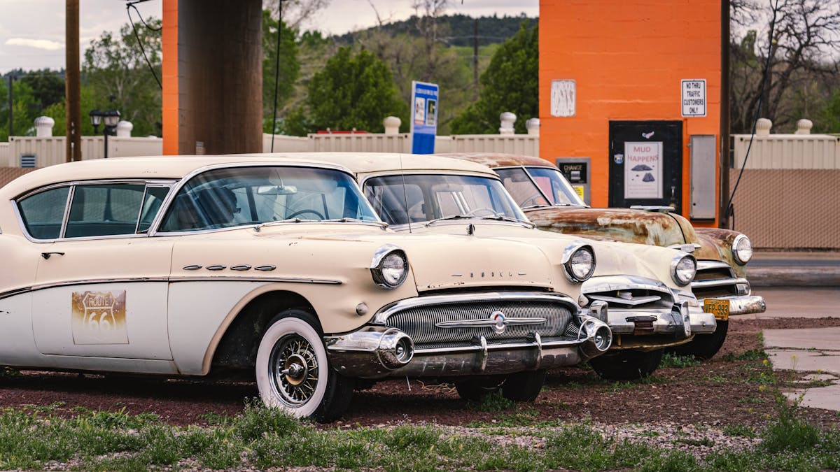 Vintage cars lined up at a Route 66 stop